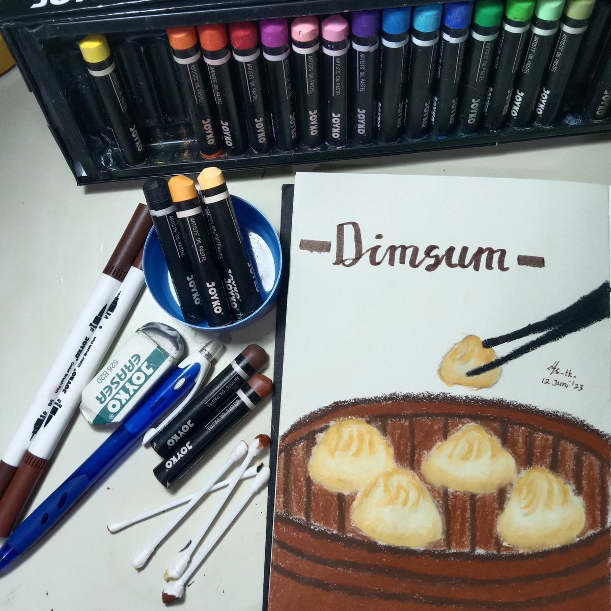 Dimsum 🥟

Sumpitnya 🤌😅

#dimsum #Food #foodart #oilpastel #traditionalart #art #artmoots #ArtistOnTwitter #artwork #artidn