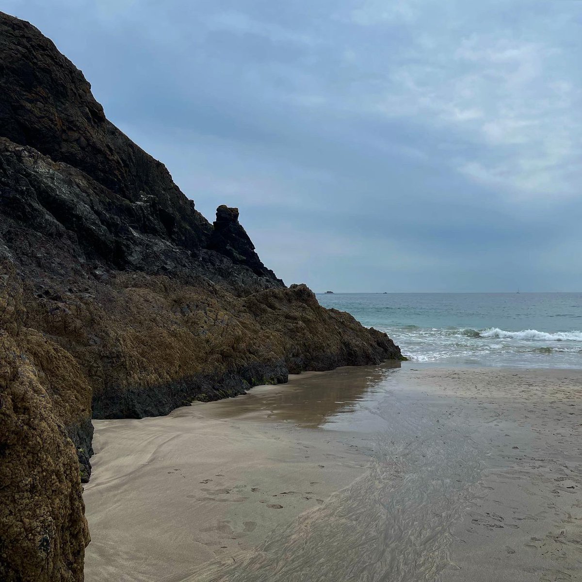 sarahmcquaid's tweet photo. -> it being #FathersDay yesterday, we headed out to #TheLizard for a beautiful walk from Lizard Village along the #publicfootpath to #KynanceCove, then -> https://t.co/ANVhy8NYEs