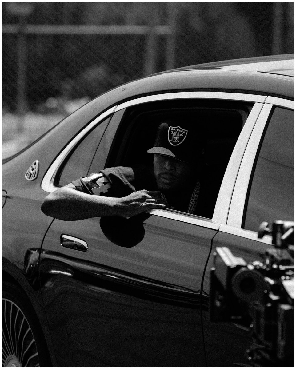 BennyyBlanco's tweet photo. I love shooting BTS at music videos 📸 https://t.co/kIkeNG2xqa