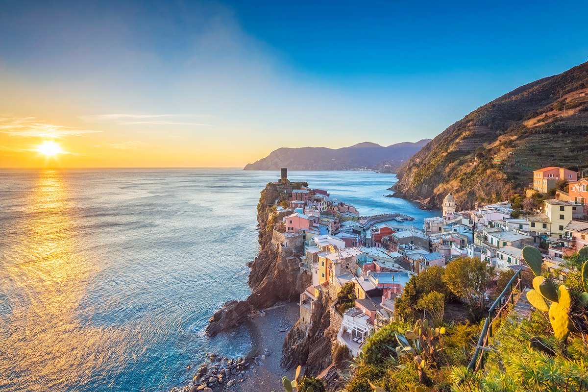 Discover Italy's stunning underwater world!🇮🇹From the Mediterranean coast to vibrant marine life, Italy offers endless diving adventures. go.divessi.com/mdg

📸: iStock-DieterMeyrl

#wearessi #mydiveguide