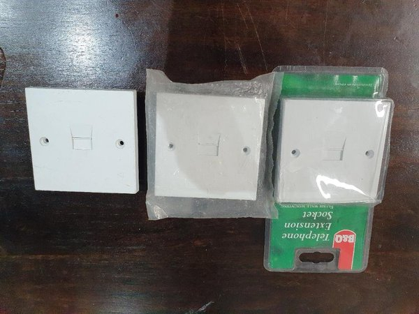 OFFER: 3 white telephone sockets (Llanrumney Cardiff CF3) ilovefreegle.org/message/100223…