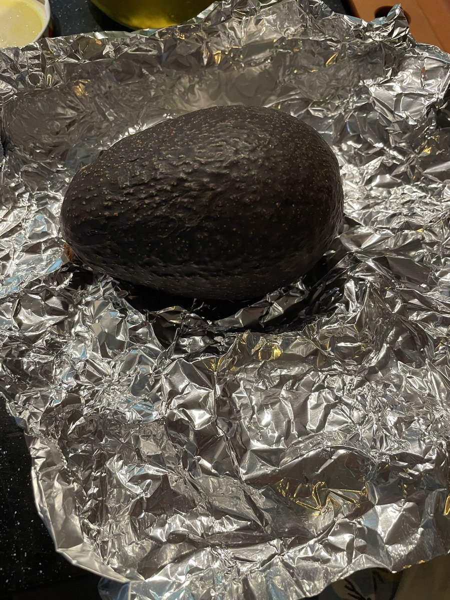 jodyvance's tweet photo. Do you know about this hack? Ripe avocado + tin foil wrap + fridge = weeks! This one was ripe when I wrapped it, tightly, and put it in the fridge….three weeks ago. 🥑. I used to have bags of frozen chunks to avoid waste. Not anymore. This works. #Avocado #hack https://t.co/LQvMklJCy8