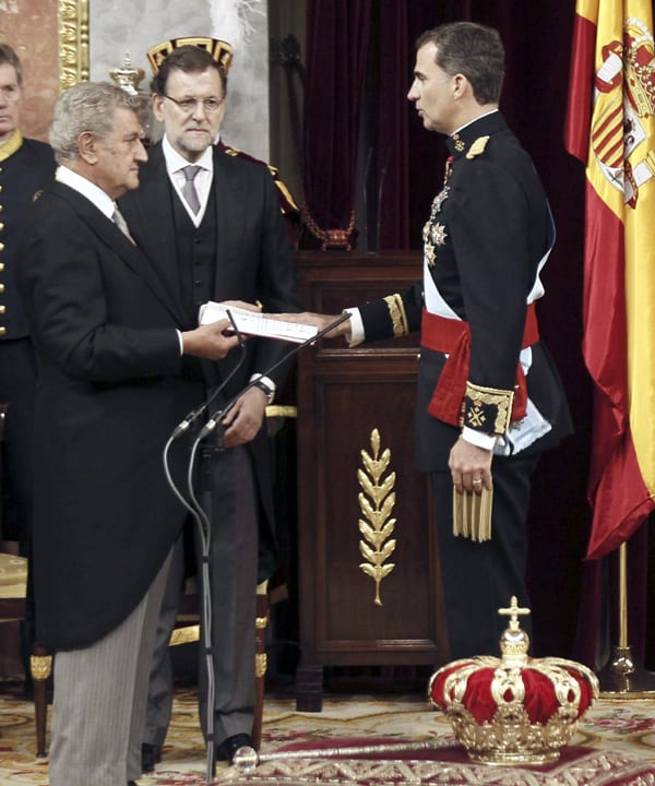 #Aniversario 9️⃣
El #19Jun de 2014 fue PROCLAMADO rey de España 🇪🇸 D. FELIPE DE BORBÓN Y GRECIA que adoptó el nombre de FELIPE VI

Nacido en #Madrid 🇪🇸 el #30Ene de 1968, fue instituído como Príncipe de Asturias (heredero de la Corona) el #21Ene de 1977

VIVA EL REY
VIVA ESPAÑA 🇪🇸