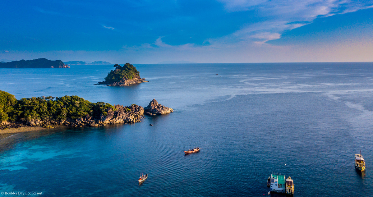 GlobeRovers's tweet photo. The beauty of the Mergui (Myeik) Archipelago to the west of Thailand where you will find the Boulder Bay Eco Resort on Boulder Island. A hidden gem I wrote about: https://t.co/soLaYqtdN4…. #MerguiArchipelago #BoulderIsland #HiddenGem #NatureParadise #luxuryresorts #remoteresorts https://t.co/LuigWnRdTy
