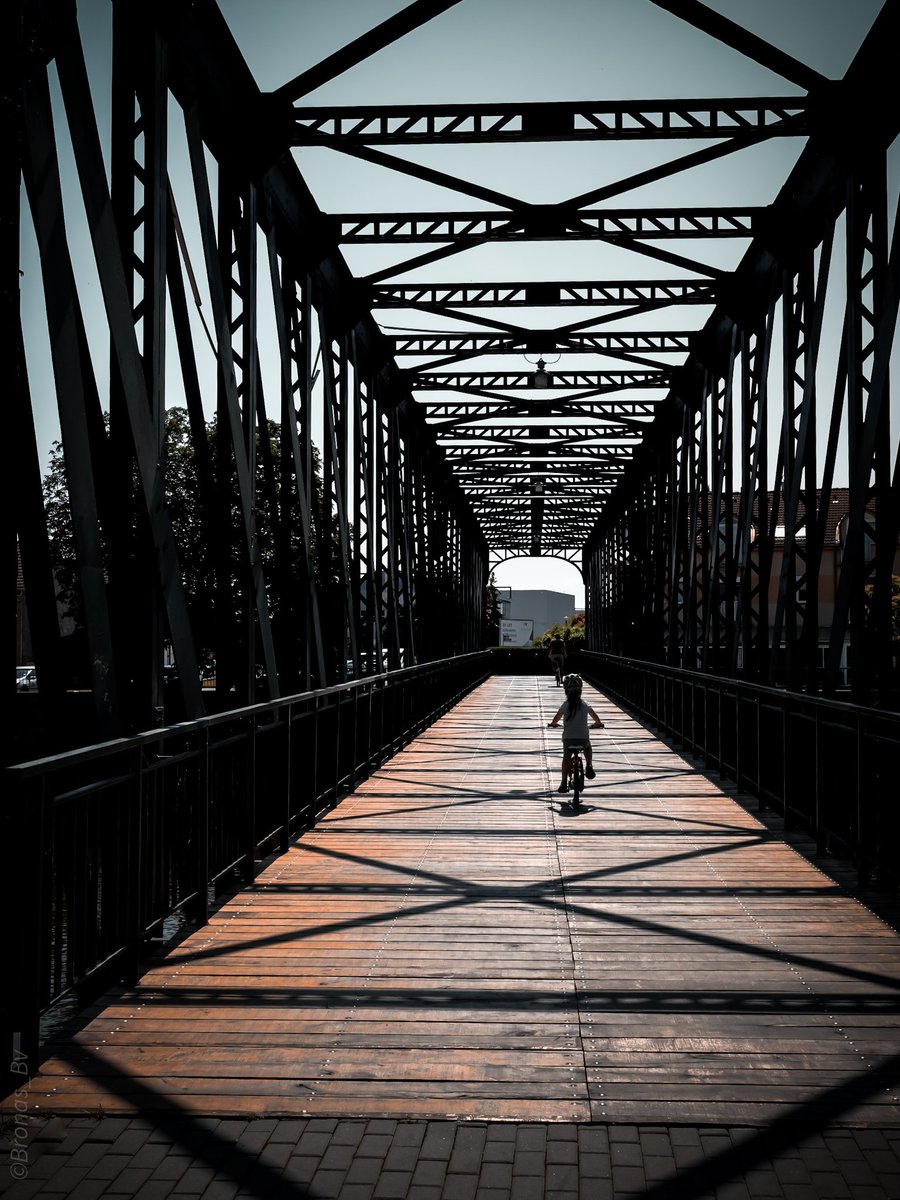 Rider.
#bridge #streetphotography #fujifilm_xseries