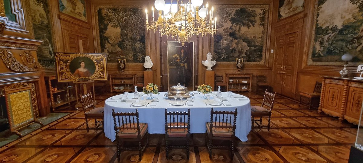 Le château d'#Eu fut bâti au XVIe s. par Henri de Lorraine, 3e duc de Guise, embelli au XVIIe s. par la Grande Mademoiselle, cousine de Louis XIV, agrandi au XIXe s par Pierre-Léonard Fontaine pour le roi Louis-Philippe et restauré par Eugène Viollet-le-Duc pour le comte de Paris