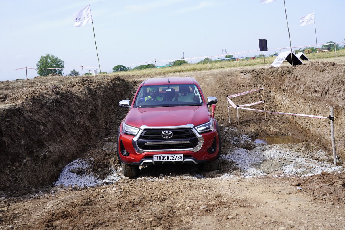 Hilux Experiential Drive / Off Road Event at Caddappa

#TOYOTA #HarshaAuto #hilux #toyotahilux #ToyotaIndia #adventures #hiluxadventure #offroading