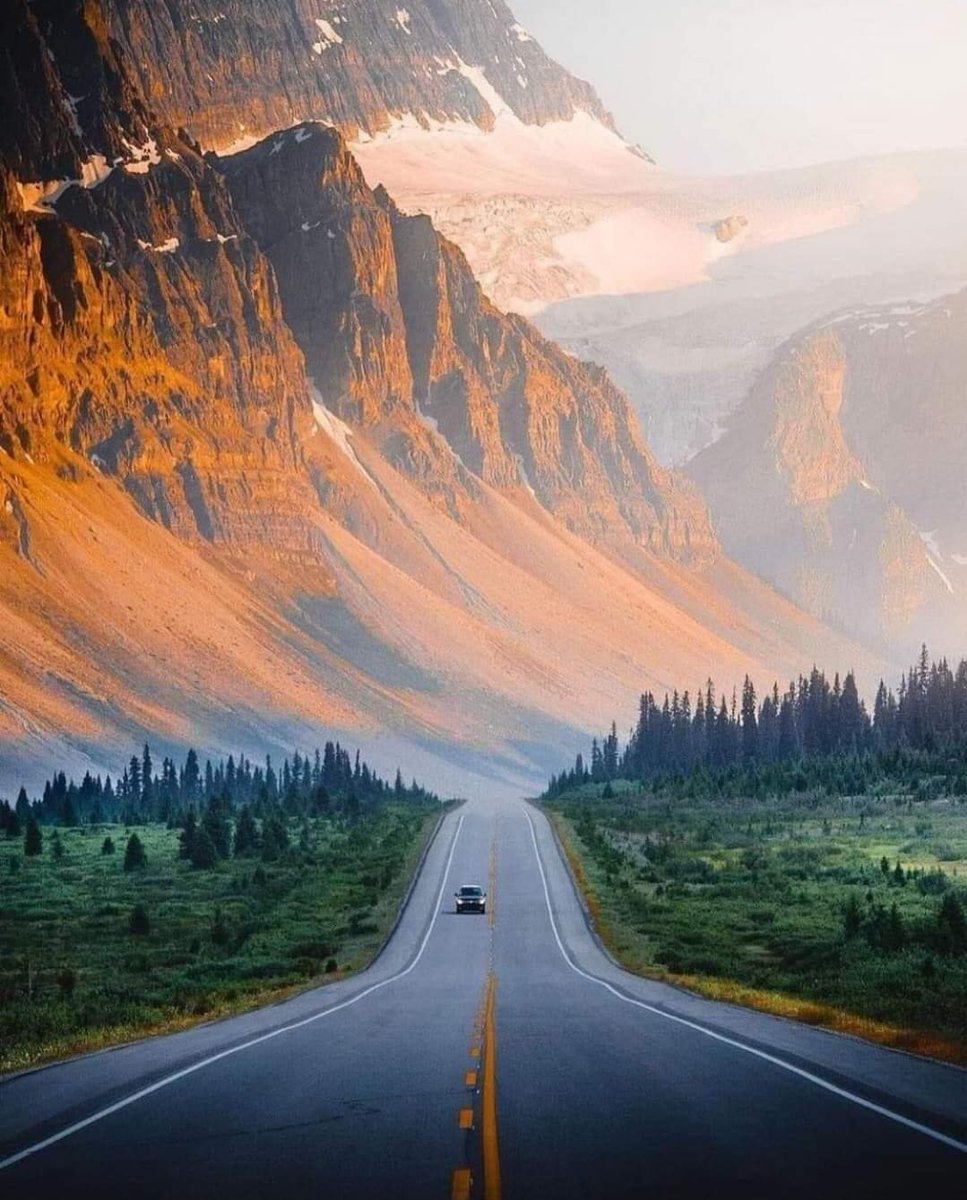 Banff National Parkway in Alberta, Canada 😯😯😯