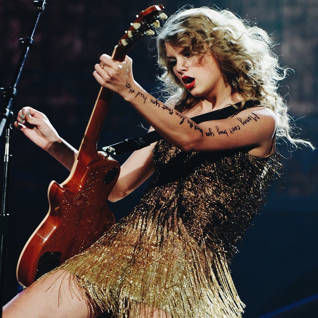 mainpopgirI's tweet photo. With her ascent to superstardom solidified by her numerous all-time records and accolades from the previous year, her 100% self-written, critically acclaimed 3rd studio album, “Speak Now”, became her first project (out of five) to debut with over 1 million sales on Billboard 200. https://t.co/xk7vyvdO3p