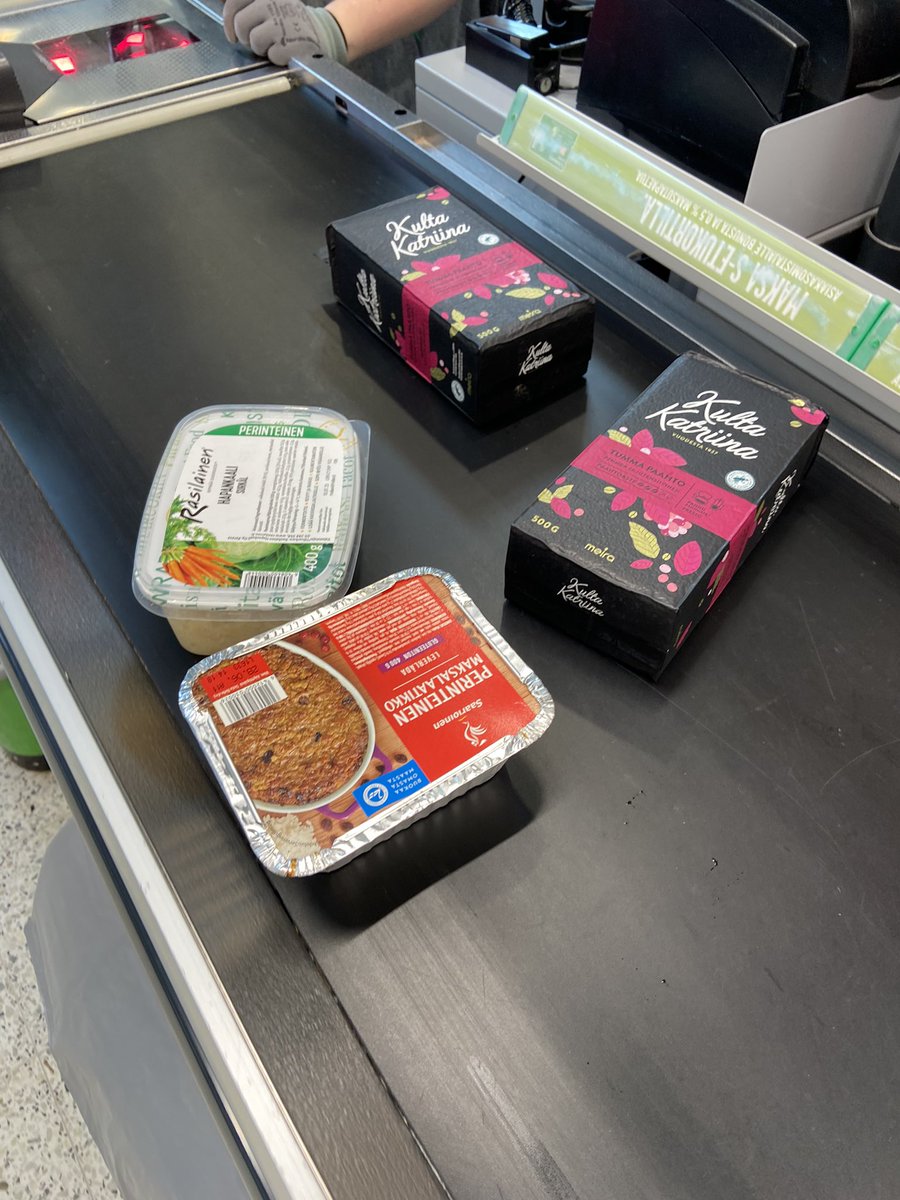 Kyllä on ihminen onnellisimmillaan maanantaiaamuna, kun kahvi on tarjouksessa. 🥰