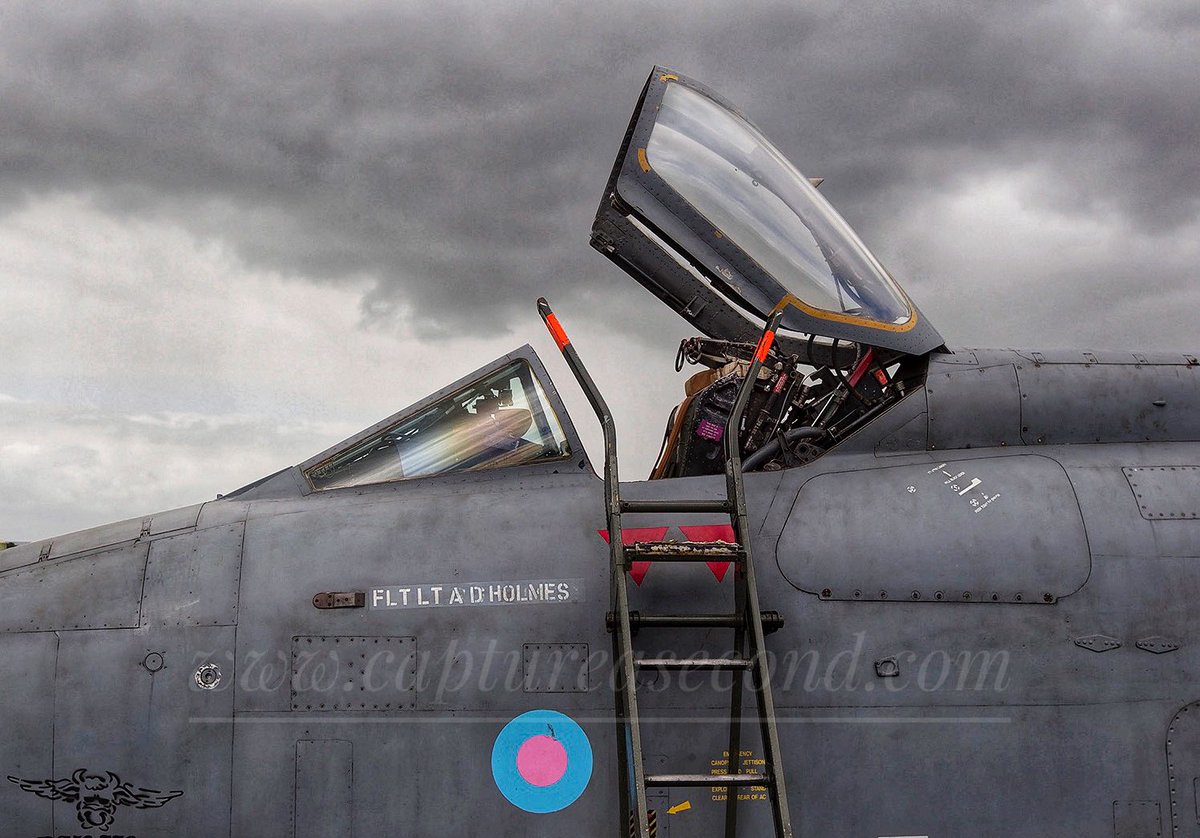 Lightning. #lightning  #royalairforce #raf #military #mil #militarylife #jet #aircraft #aeroplane #noordinaryjob #aviation #avgeek #captureasecond