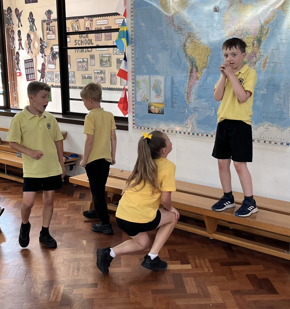 #Drama in Fox Class was based around short scenes on the theme of #hope <a href="/MainstayCreate/">Mainstay Creatives</a> helped the children have lots of fun and they worked well in small groups.