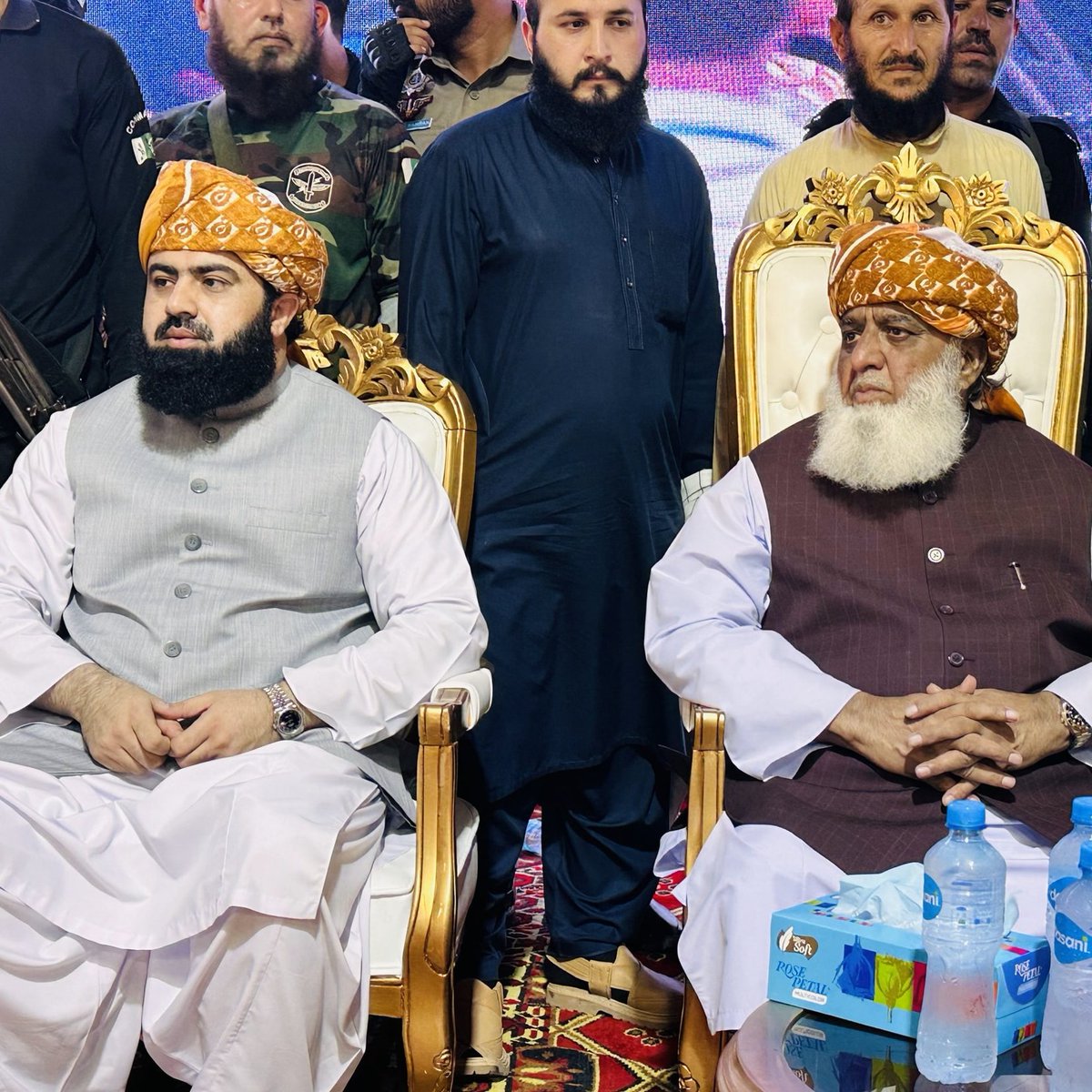 Anmool_Update's tweet photo. (ڈیرہ اسماعیل خان)
میں ان شاء اللہ ڈیرہ اسماعیل خان کو عالمی تجارتی مرکز بناوں گا.
قائدجمعیت مولانا فضل الرحمٰن صاحب
ہم اللہ کے سامنے عاجزی کرتے ہیں مگر فتنوں کا سر کچلنا جانتے ہیں.
مفتی اسعد محمود صاحب
#MegaProjectsInDIKhan https://t.co/4WDdaMaEwT