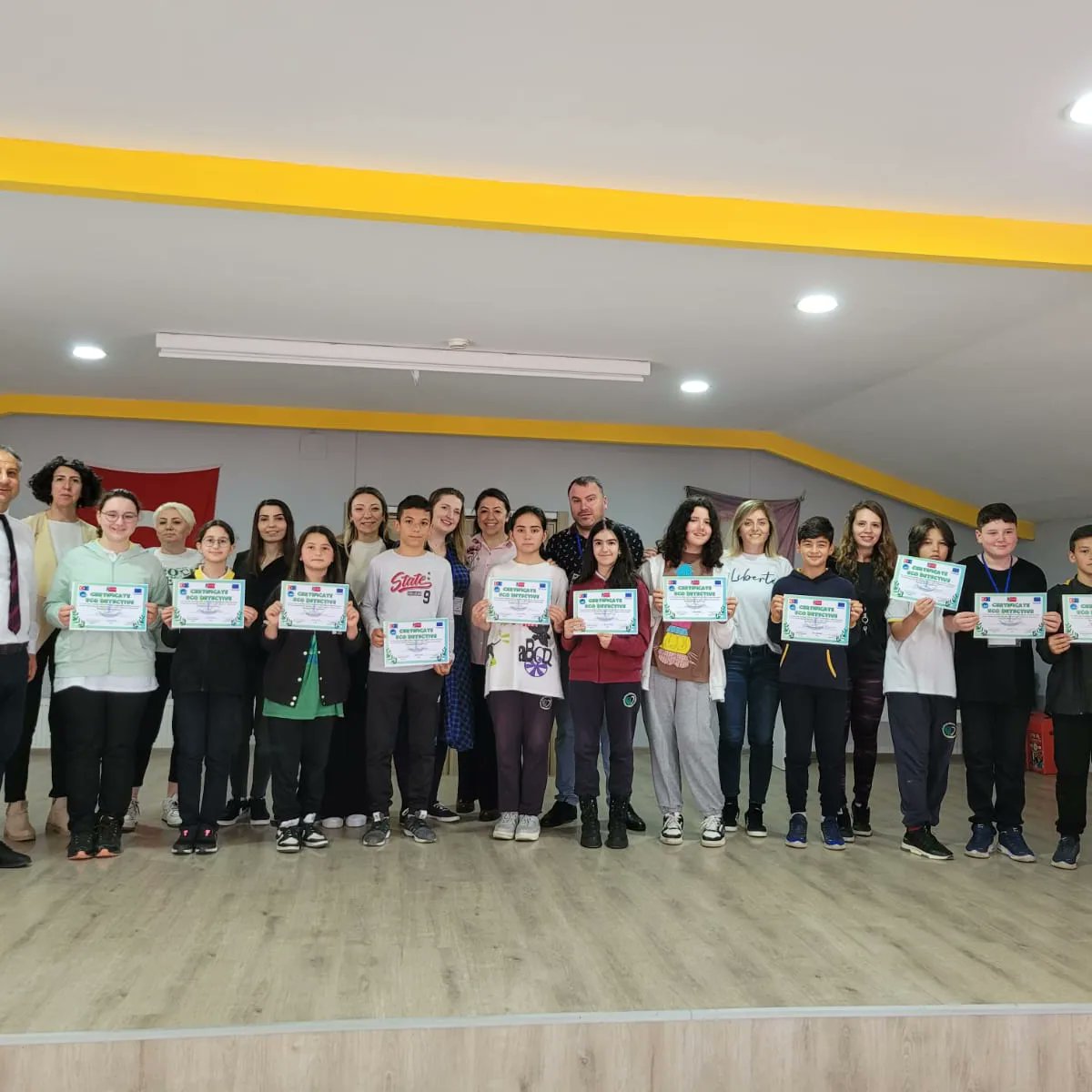 DOGAL_HAYATIKOR's tweet photo. Prag'dan gelen misafirimiz Veronika Rauibokava'yı, Uzman Daveti hareketliliğimiz kapsamında 11-14 Haziran tarihleri arasında okulumuzda misafir ettik. Öğrencilerimiz için farklı bir deneyimdi. Çeşitli öğrenci etkinliklerinin yapıldığı hareketlilik kapanış töreniyle sonlandırıldı. https://t.co/aiD0Eg8oZU