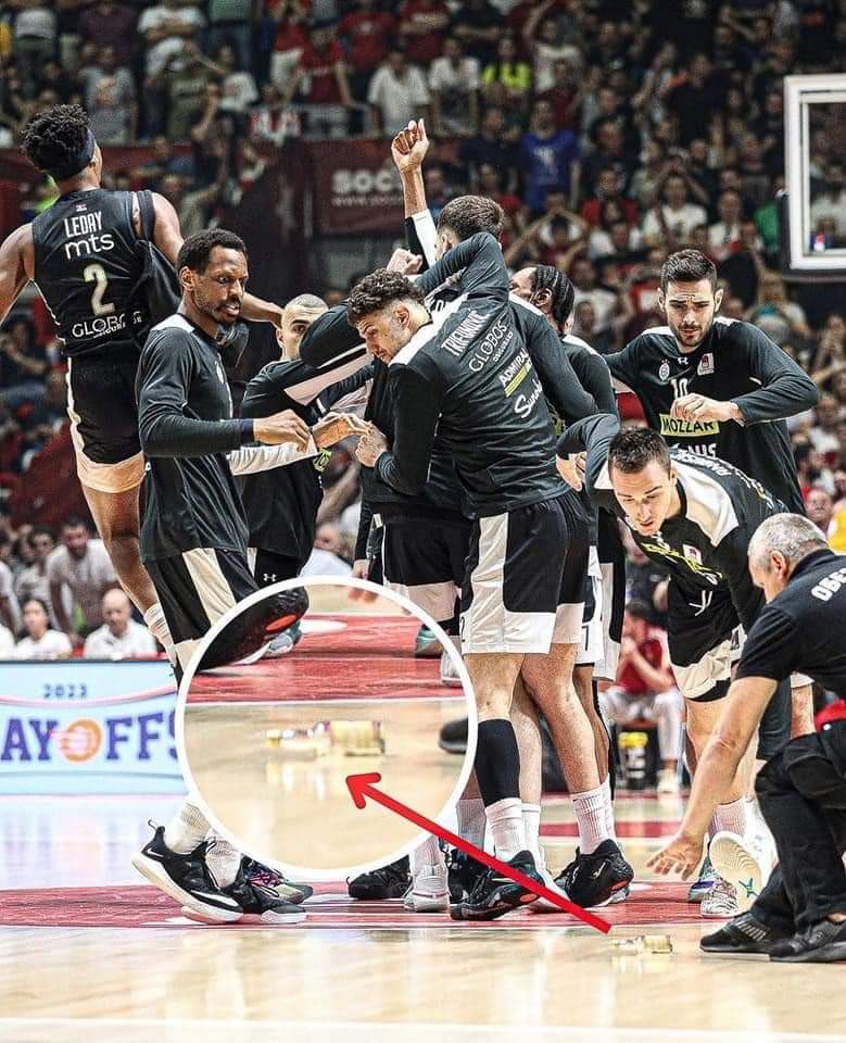 D_Ikodinovic's tweet image. “Uzmi zolju, sine!”