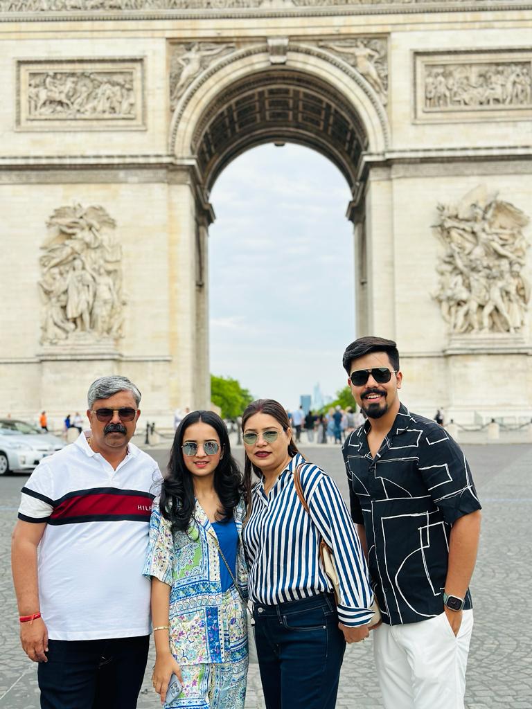Spent quality time with family in #Paris. 

#eiffeltowerparis 
#eiffeltower 
#holiday #summervacation2023