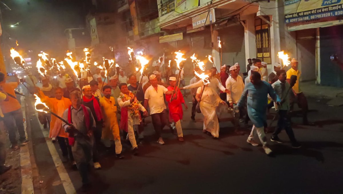 उठो, जागो और तब तक रुको नहीं, जब तक अपने लक्ष्य को हासिल न कर लो।
जो पेंशन की बात करेगा।
वहीं देश पर राज करेगा।।
<a href="/Aamitabh2/">Amitabh Agnihotri</a>
<a href="/ArvindKejriwal/">Arvind Kejriwal</a>
<a href="/narendramodi/">Narendra Modi</a>
<a href="/RahulGandhi/">Rahul Gandhi</a>
<a href="/SanjayAzadSln/">Sanjay Singh AAP</a>
<a href="/myogiadityanath/">Yogi Adityanath</a>
<a href="/DrDCSHARMAUPPSS/">Dr Dinesh Chandra Sharma</a>
<a href="/vijaykbandhu/">Vijay Kumar Bandhu</a>
#पुरानी_पेंशन_बहाल_करो
#NPSनिजीकरणभारतछोड़ो