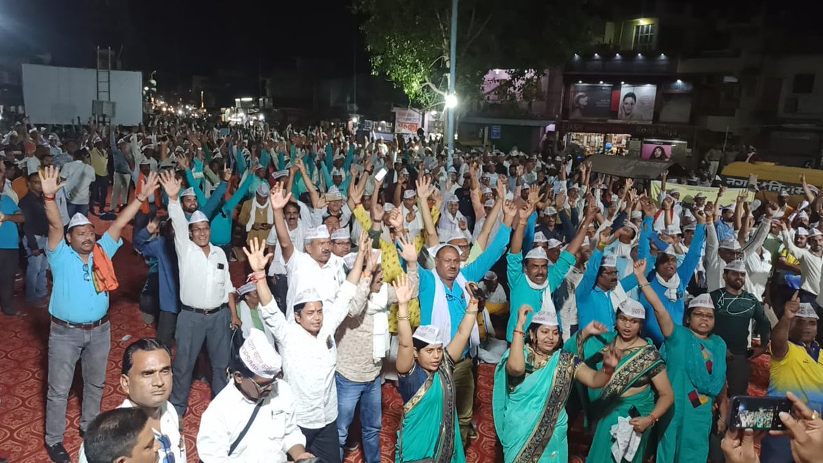 जबलपुर की सड़कों में  रात11 बजे विशाल मशाल जुलूस ,,उमड़ा कर्मचारियों का जनसैलाब।
#ops 
18/06/2023
#एनपीएसनिजीकरणभारतछोड़ोयात्रा
#पेंशनहक़हैलेकररहेंगे
#wewantops
<a href="/Aamitabh2/">Amitabh Agnihotri</a> 
<a href="/dksingore/">Dk Singore President of twta</a> 
<a href="/vijaykbandhu/">Vijay Kumar Bandhu</a>