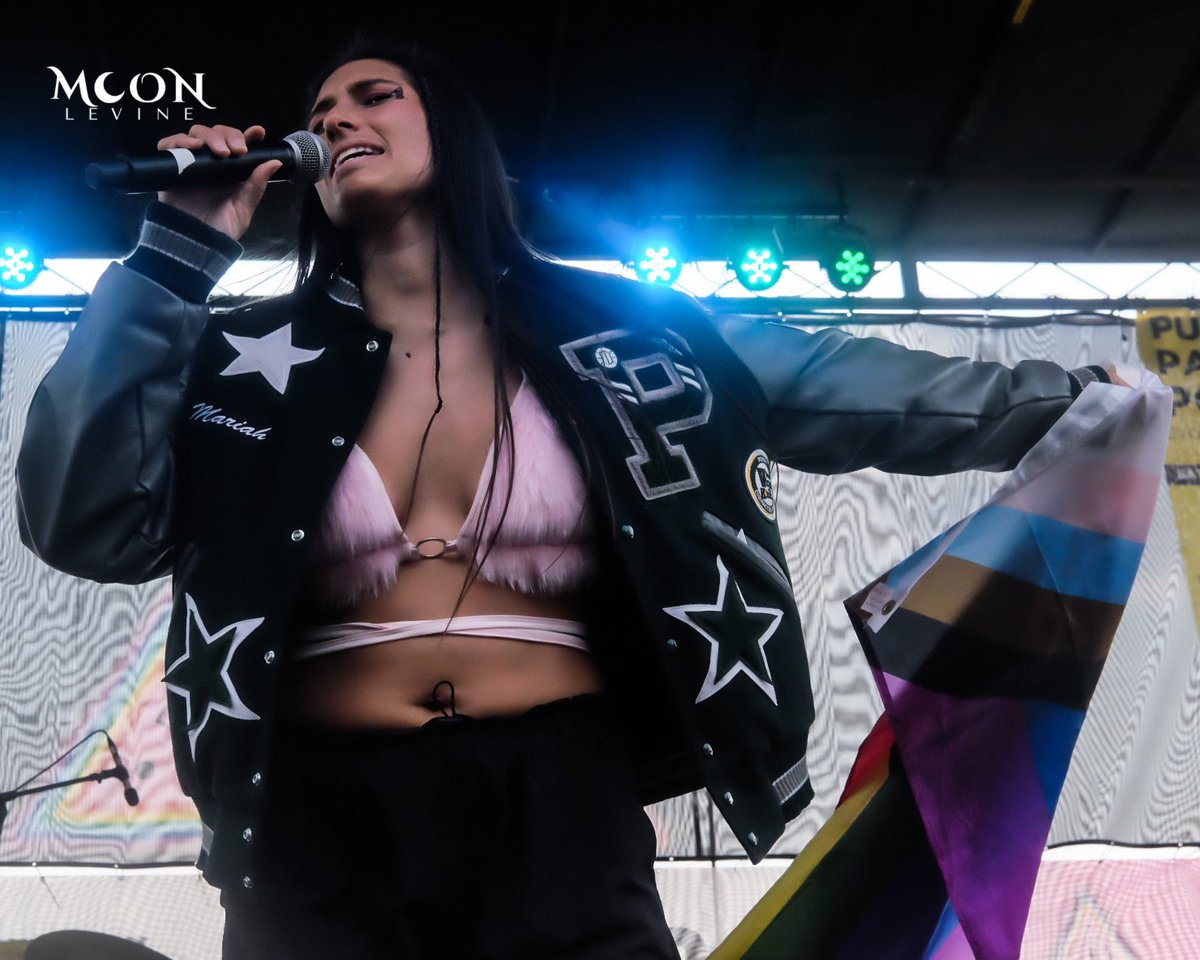 Seb HUGGED Colin 🇵🇸🪩 tweet media