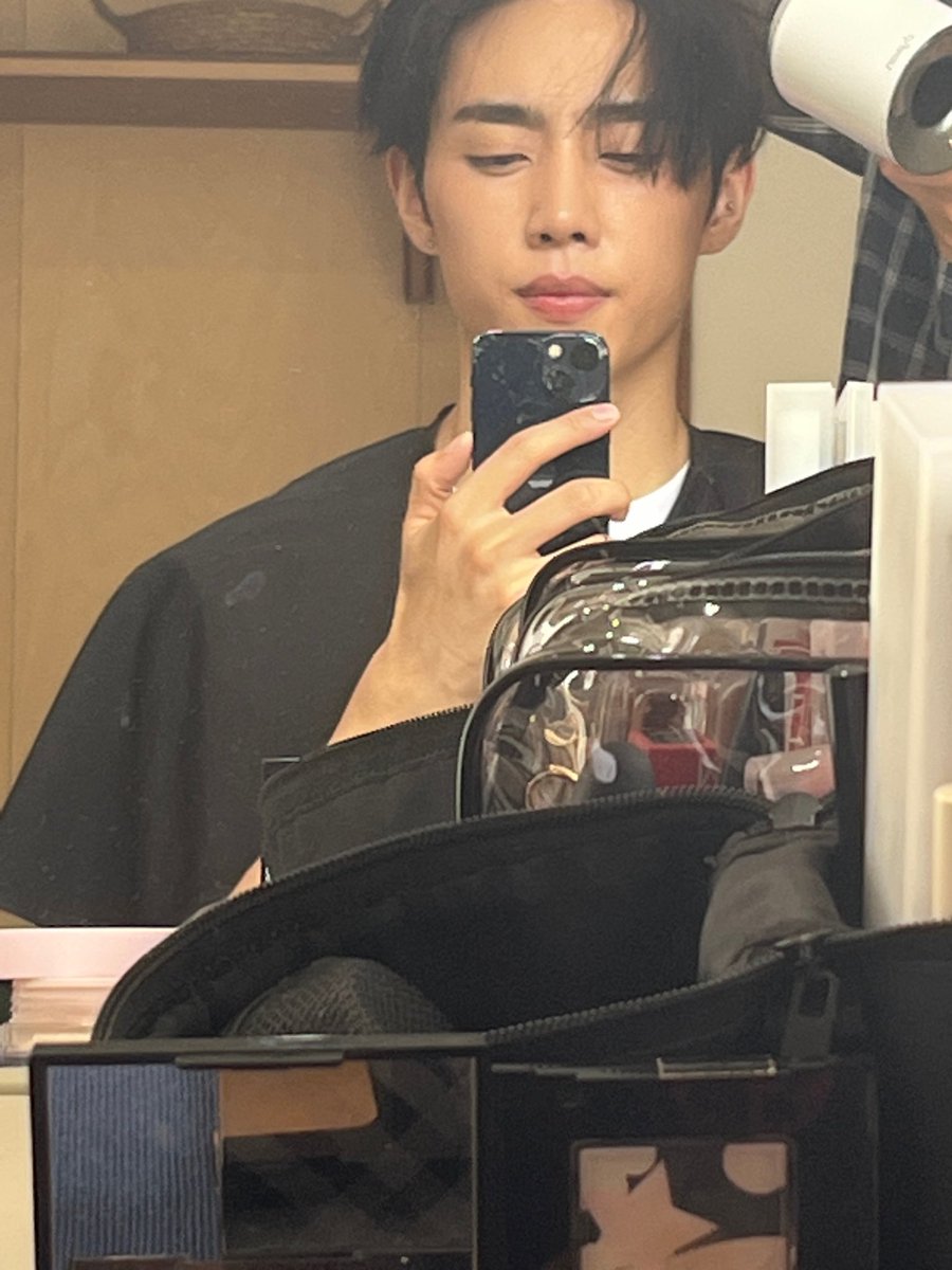 im so curious to what tf did u do to make ur phone that severely damaged liek that ???