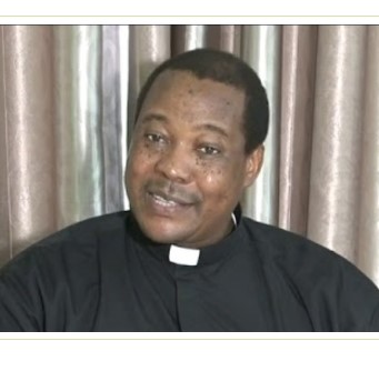 “Watanzania tunaamini mali zote za asili ni mali zetu hivyo tunapoona zinatumika vibaya lazima wananchi wahoji kwa kuwa ni mali za umma na Rais ni msimaizi tu, hivyo bandari ni yetu sote na ni wajibu wetu kuifatilia”  —  Padre Charles Kitima, Katibu Mkuu TEC 
#ChangeTanzania