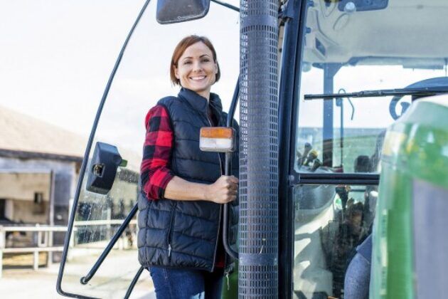 [#Agriculture] Un chef d’exploitation agricole sur 4 est une femme ♀️ ✔️ 👩

Selon la dernière étude en date à ce sujet, en 2021 :
▶️ 104 900 cheffes d’exploitation, 
▶️ 16 500 collaboratrices d’exploitation
▶️ 360 300 salariées.

+ d'actualités sur 👇

bit.ly/3X2ucwG