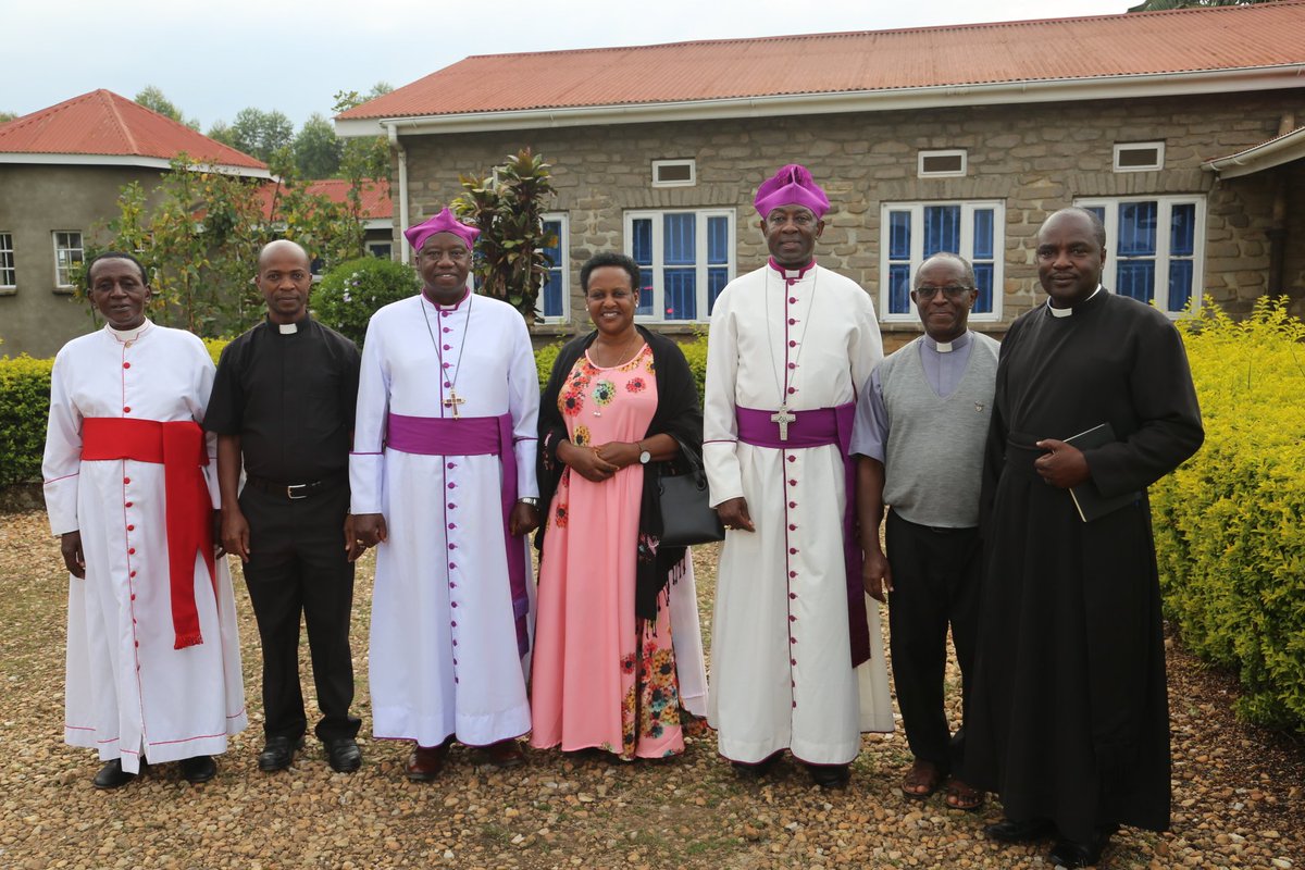 Paid a courtesy visit to my brother Archbishop Emeritus Paul Bakyenga of Mbarara Archdiocese at the residence of the Vicar General in Bushenyi this morning.
I am thankful to God that he is recovering steadily.
Archbishop Bakyenga gave me tips on the virtues of good leadership.