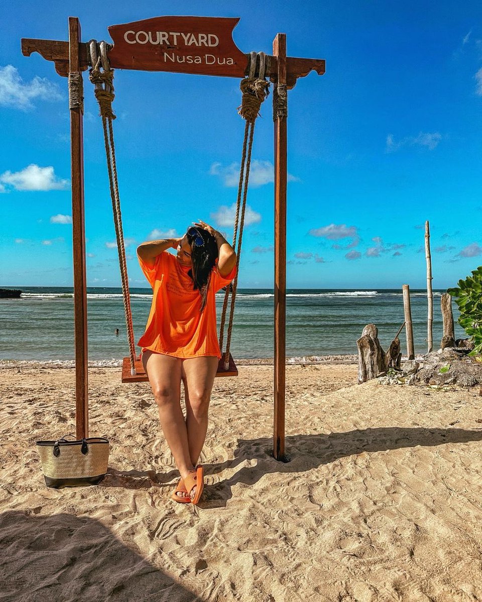 Beach bliss, perfectly captured!

Tag us your beach-perfect day moments, just like @racheljsutton ☀️

#CourtyardHotels #CourtyardNusaDua #SummerTime #BaliBeach