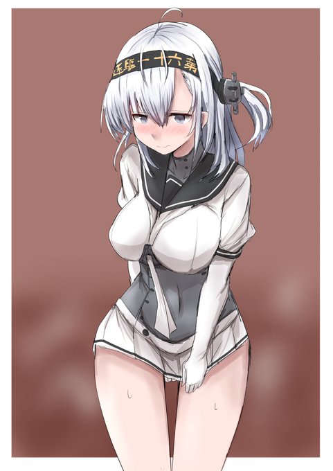 お題のタイツを忘れて恥ずかしそうにする涼月です。 