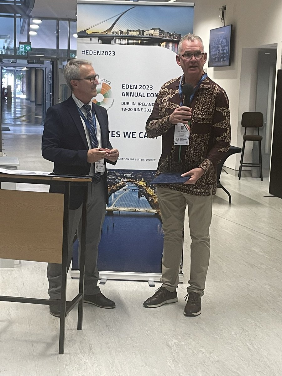 Congratulations to <a href="/14prinsp/">Paul Prinsloo 🇸🇩🇿🇦🏳️‍🌈</a> who has been recognized as a Senior Fellow of <a href="/EDEN_DLE/">EDEN Digital Learning Europe</a> 

@C3L_Oldenburg