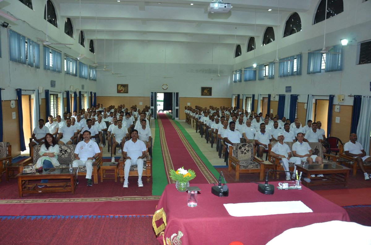 stctekanpur_bsf's tweet photo. 3rd day session on @heartfulness was conducted by Sh Sanjay Upreti JS/FA BSF & Smt Vinita Upreti at STC BSF Tekanpur. Sh Binay Kumar Jha IG BSF alongwith 05 officers, 25 SOs, 60 ORs & 100 trainees participated in the session. #IDY2023
@BSF
#BSFWarrior
#TheFirstLineOfDefence https://t.co/zPzezYXZbR