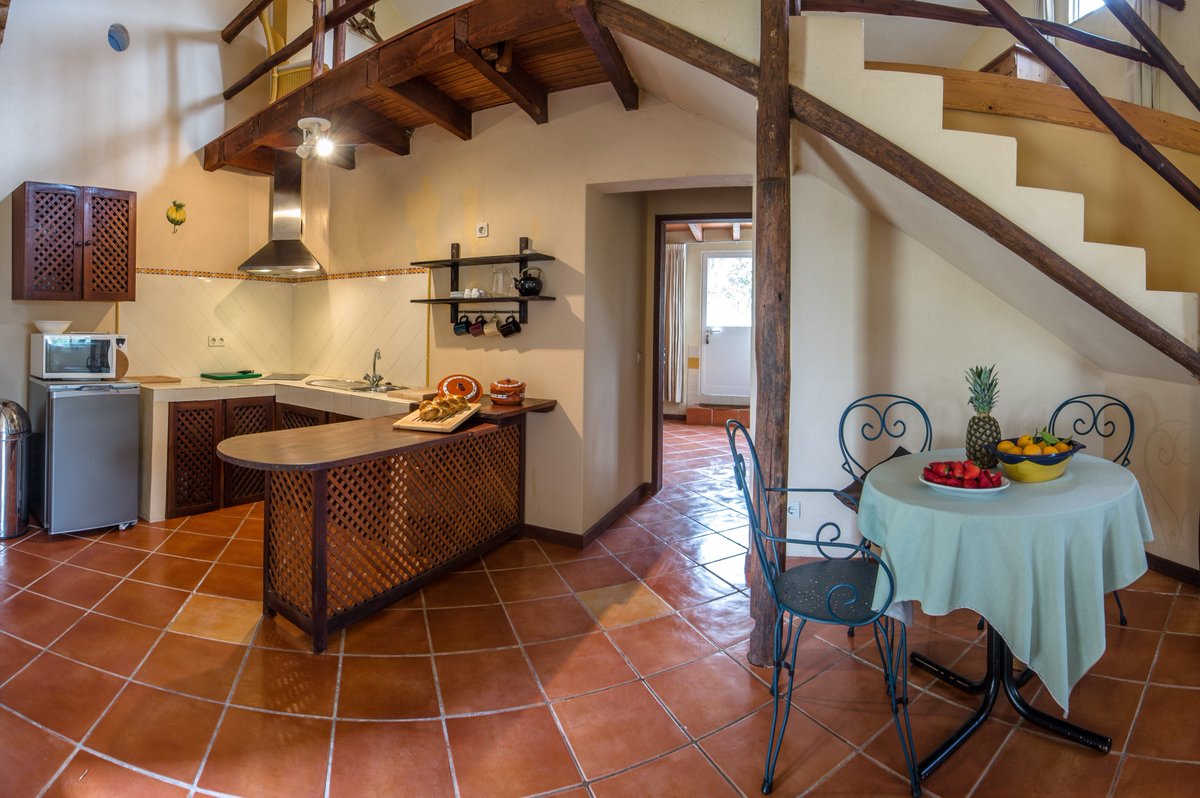 In the South of #Portugal, in the central part of the #Algarve, only 30 minutes drive from #Faro, you will find the B&amp;B #QuintaQuinze. This cozy B&amp;B is perfect to relax while lying at the pool and it's really close to the beach, shops and restaurants. 🇵🇹(bit.ly/43NZHws)