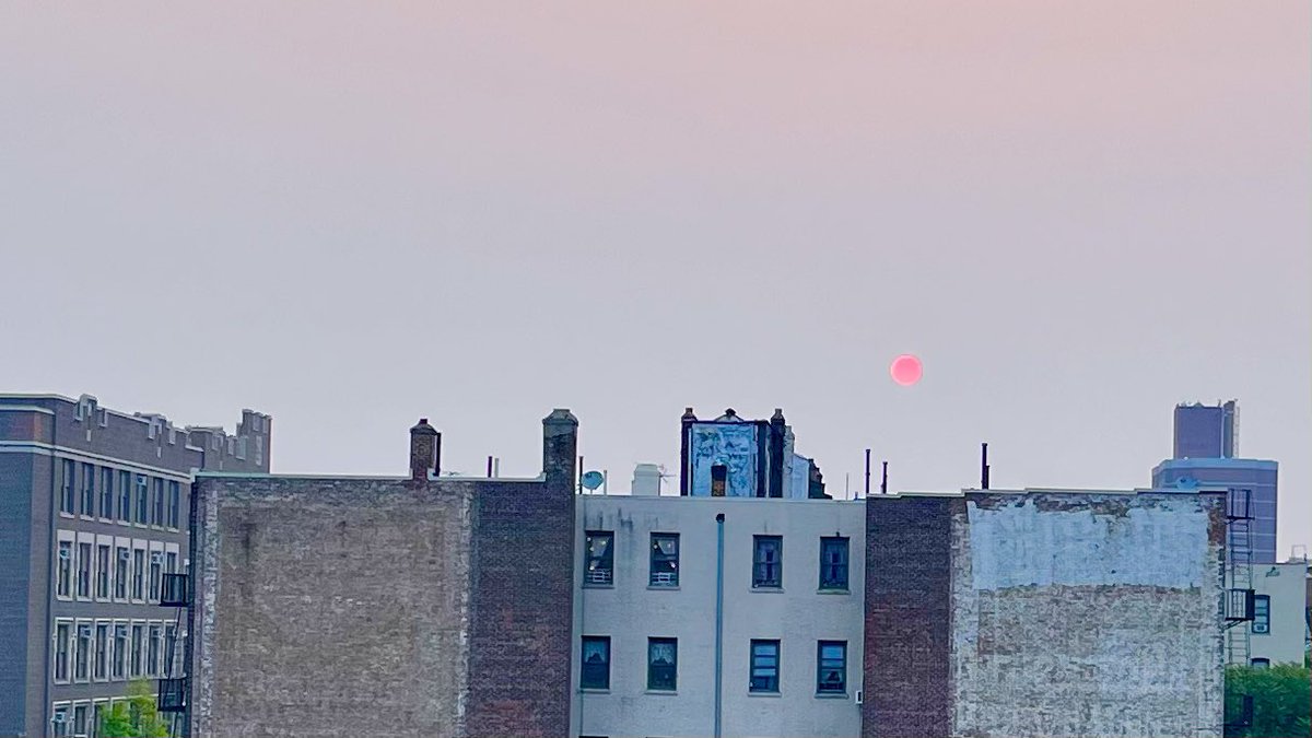 How’m I gonna lose these big red sun blues? #Inwood #Manhattan #NYC