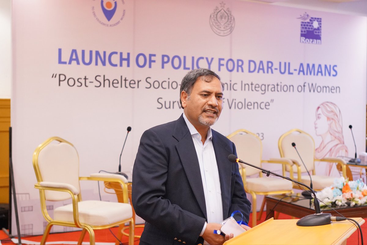 rozanoffice's tweet image. Unveiling the first-ever formal launch of the policy on “Post-Shelter Socio-Economic Integration of Women Survivors of Violence.” Anjum Iqbal Secretary Women Development Department Sindh, Babar Bashir Managing Director Rozan  #PostShelterPolicyLaunch #WDDSindh #MoHR #NCSW