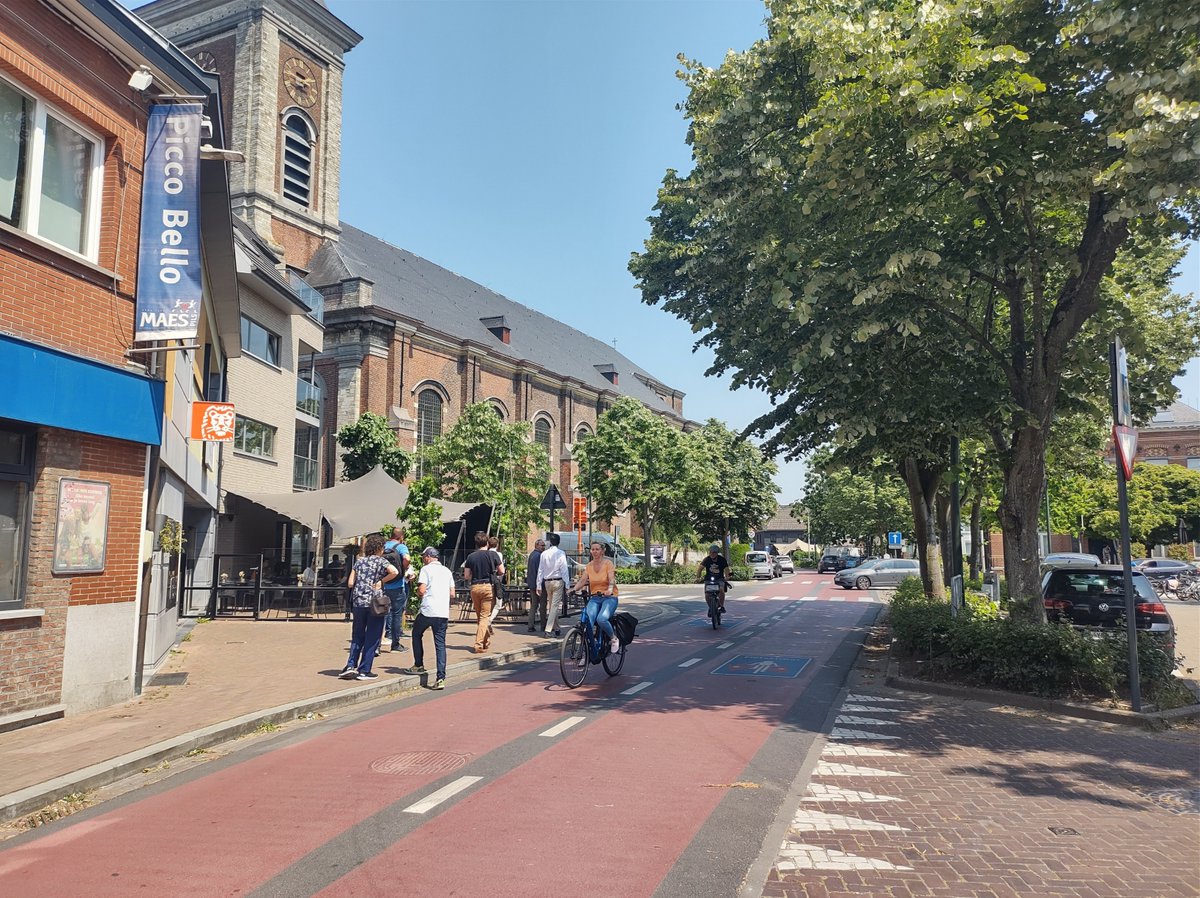 Een geslaagde fieldtrip met de collegawerkgroep mobiliteit! 🚲

Op bezoek in de fietsstraat in de <a href="/GemeenteEvergem/">gemeenteevergem</a>, leren van elkaar. Inspirerend om te zien hoe de gemeente vanuit een langetermijnperspectief slimme beslissingen neemt die ook op korte termijn vruchten afwerpen.