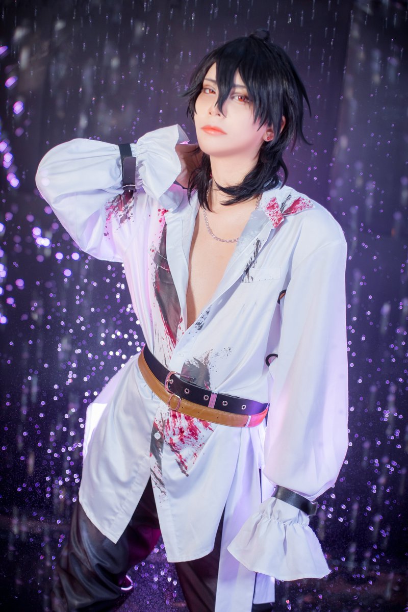 MemePangCoser's tweet photo. The beast in the rain... [1/?]

Photo :  White Diamond Studio
Edit : me
#sakumarei #Ensemblestars #朔間零 #梅雨はあんスタ https://t.co/C09wd5asiB