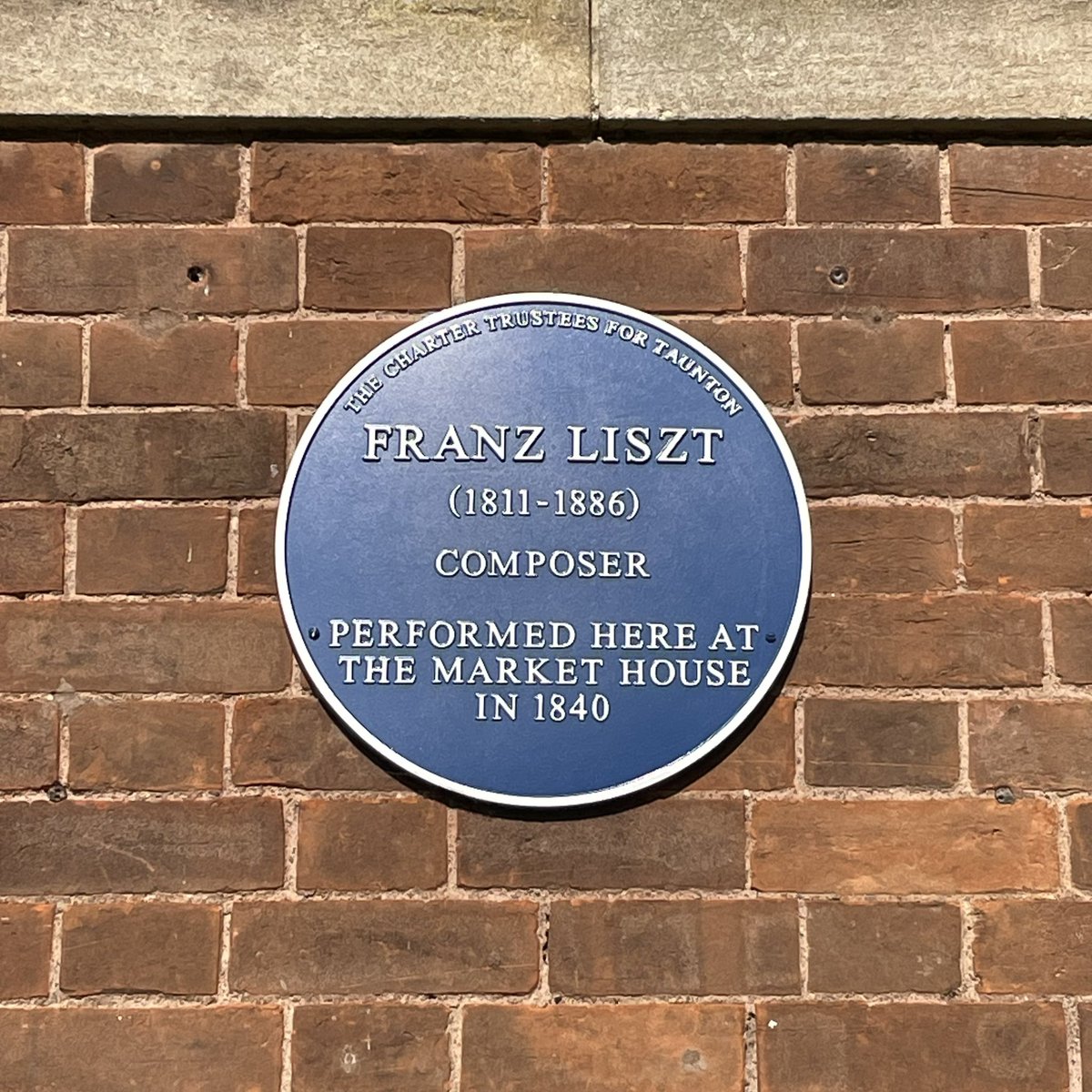 Taunton is my hometown. I’ve lived here for nearly 25 years and I’ve only just see this. Please tell me @visit_taunton it’s only just been put up and I haven’t been an inattentive classical singer 😂

#classicalsinger #soprano #music #taunton