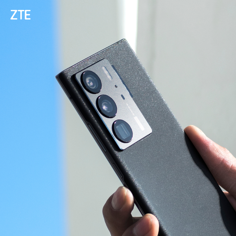 ZTEDevice's tweet photo. ZTE #Axon40Ultra: have you ever seen a more flawless design?
The optimized under-display camera allows you to use this device at its full potential
#zte #axonseries #triplecamera #android
