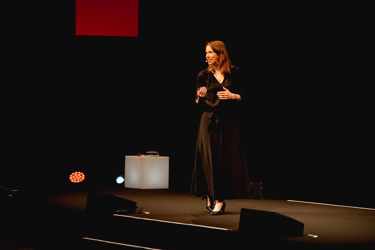 orangebusiness's tweet photo. Live from @AlietteML at #HelloWorld23
Our equation is becoming more multi-dimensional than ever, it’s about:
🌍Business and technology.
📚Financial and cultural dimensions.
🔒Compliance, regulation, geopolitics, and environmental stakes https://t.co/vuW3i2coF7