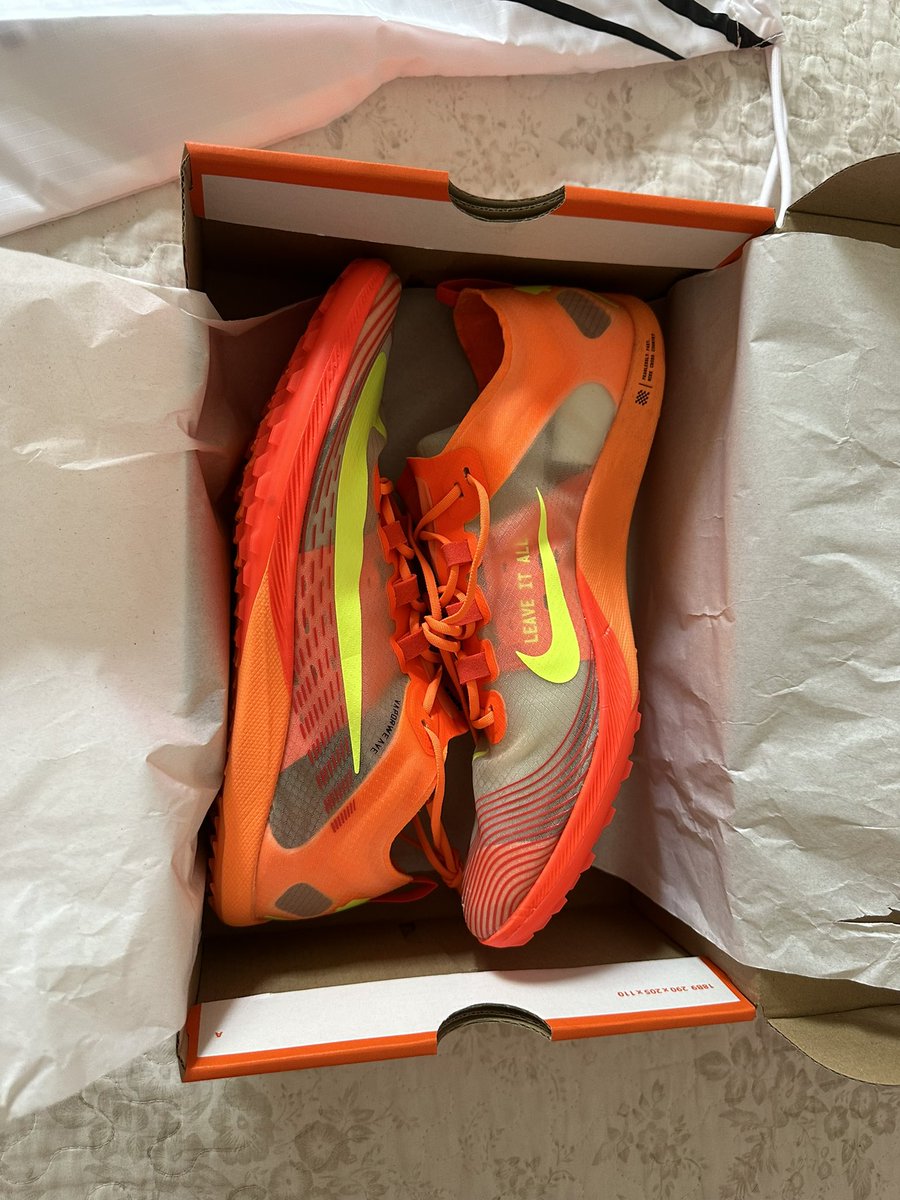 lusd__'s tweet photo. Hola, estoy vendiendo estas zapatillas para correr 

Mas info MD!!

Un RT me ayudaría ya que se me ha pasado el plazo para devolverlas y están nuevas https://t.co/eQjUAXpcUt