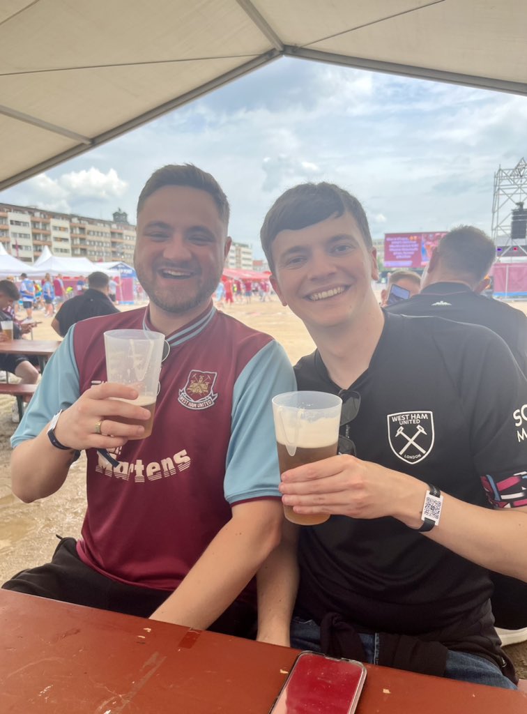 johnwreeves's tweet photo. My journey to Prague @WestHam 👇🏻

Bristol 👉🏻 Amsterdam 🛫
Amsterdam 👉🏻 Berlin 🚇
Berlin 👉🏻 Prague 🚇

My journey home 👇🏻

Prague 👉🏻 Mallorca 🛫
Mallorca 👉🏻 Bristol 🛫

#COYI https://t.co/xDhM7qkaVe