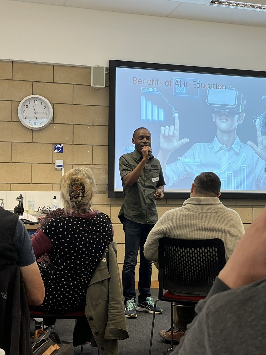 A fascinating morning around the history, use and potential of AI at the Business and Law L&T day at @AngliaRuskin - including critical student reflections on their experience with it #ARUproud