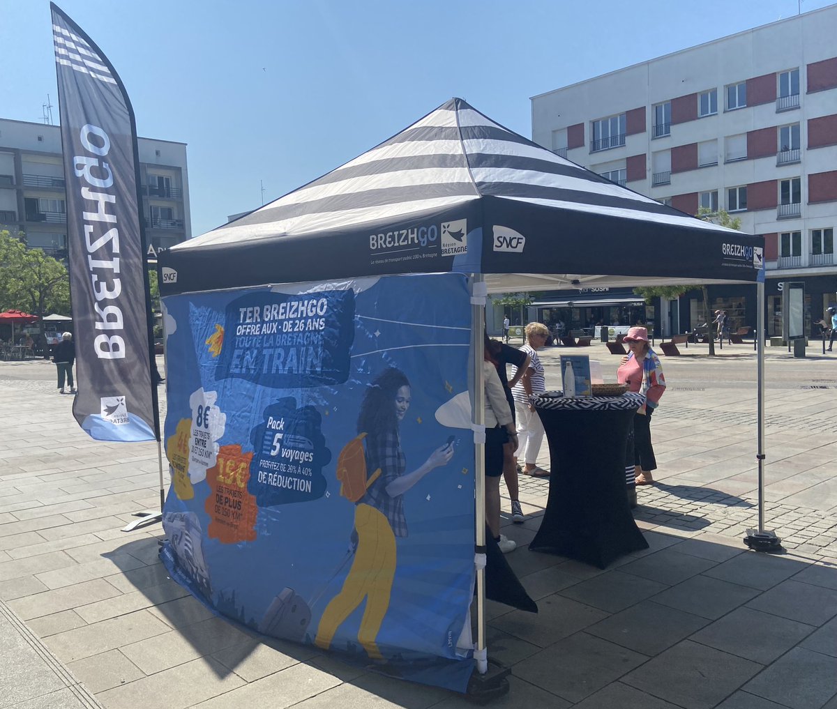nathalielevan1's tweet photo. Jour 3 #TERDAYS
🌈

👉50 000 billets à 3€ ou 7€
👉Des jeux-concours

Venez échanger avec l’équipe @TERBreizhGo  aujourd’hui sur la place Aristide briand à Lorient .

Nous vous attendons ☀️
#passter 
@leparcJerome @MEuverte @SeAuriac https://t.co/5rRUXKhLpe