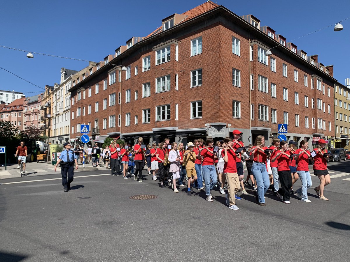 Kulturskolans blåsorkester som marscherar till Malmö Folkets park är verkligen den enda parad jag behöver på nationaldagen. 🇸🇪