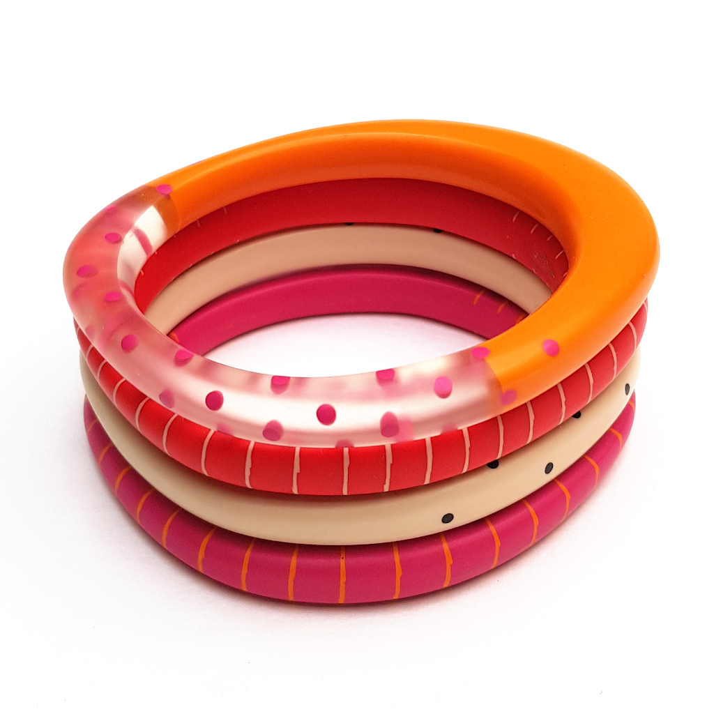 P O P ! ! !
Summer has been here in Edinburgh so it's time to ramp up those Summer outfits!!!
Bring out ALL the colours and get popping and clashing!
Please keep the taps on though!
BUT don't forget the jewellery! It's the most important part of any outfit!...x