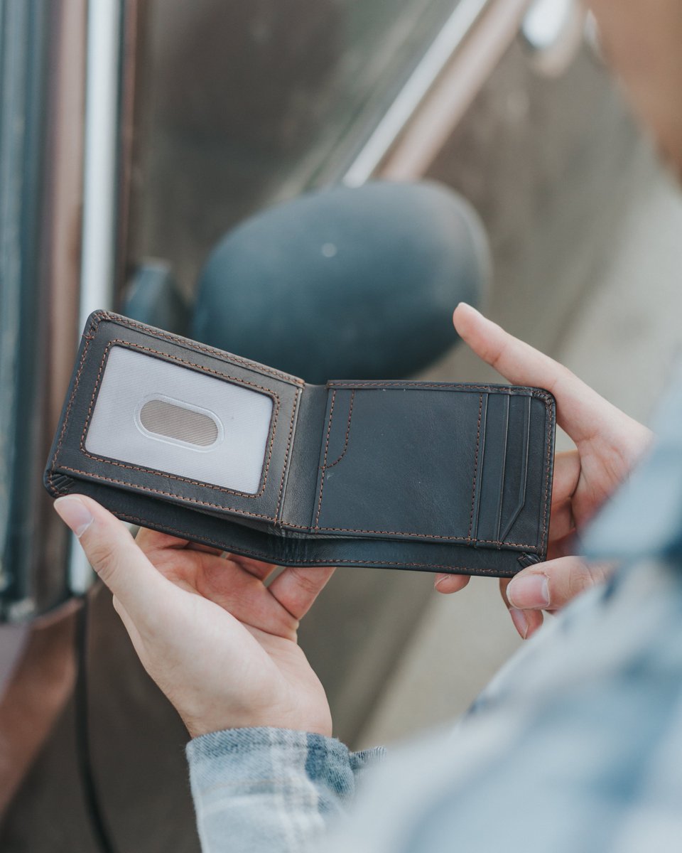 NrthElfOfficial's tweet photo. For the love of #wallets
#NorthElf
#fromthelandofpathans https://t.co/RA6QAu7HP9