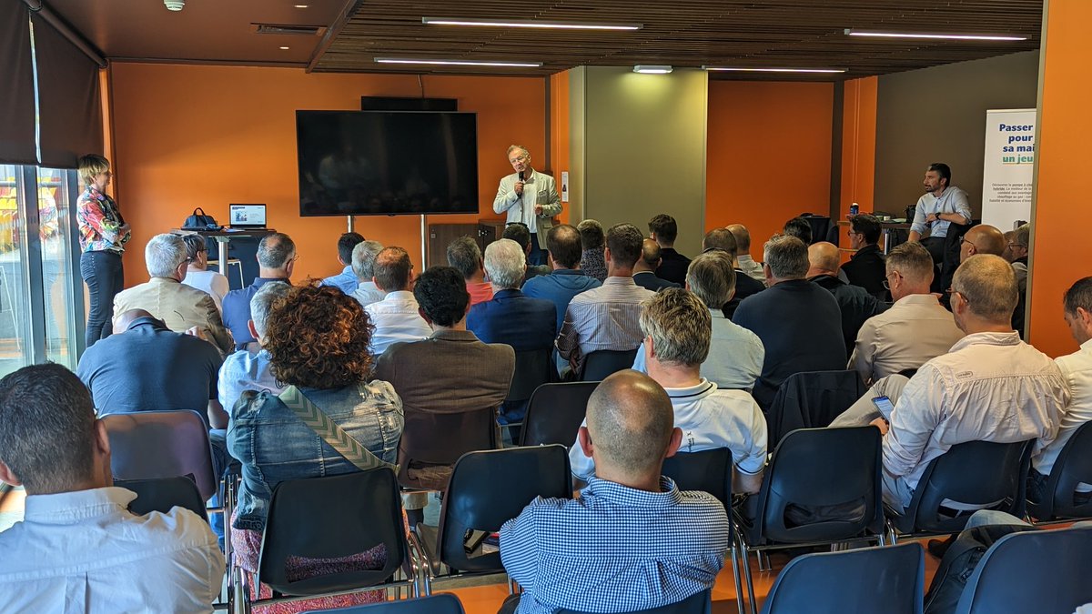 Au Mans, devant les fabricants d'équipements de chauffage, Jacques Gouffé, élu <a href="/ofcourselemans/">Of course Le Mans</a> rappelle le rôle du réseau de gaz, en complément des autres solutions bas carbone, pour atteindre l'objectif de neutralité carbone 2050. Le #gazvert a toute sa place dans le bâtiment !