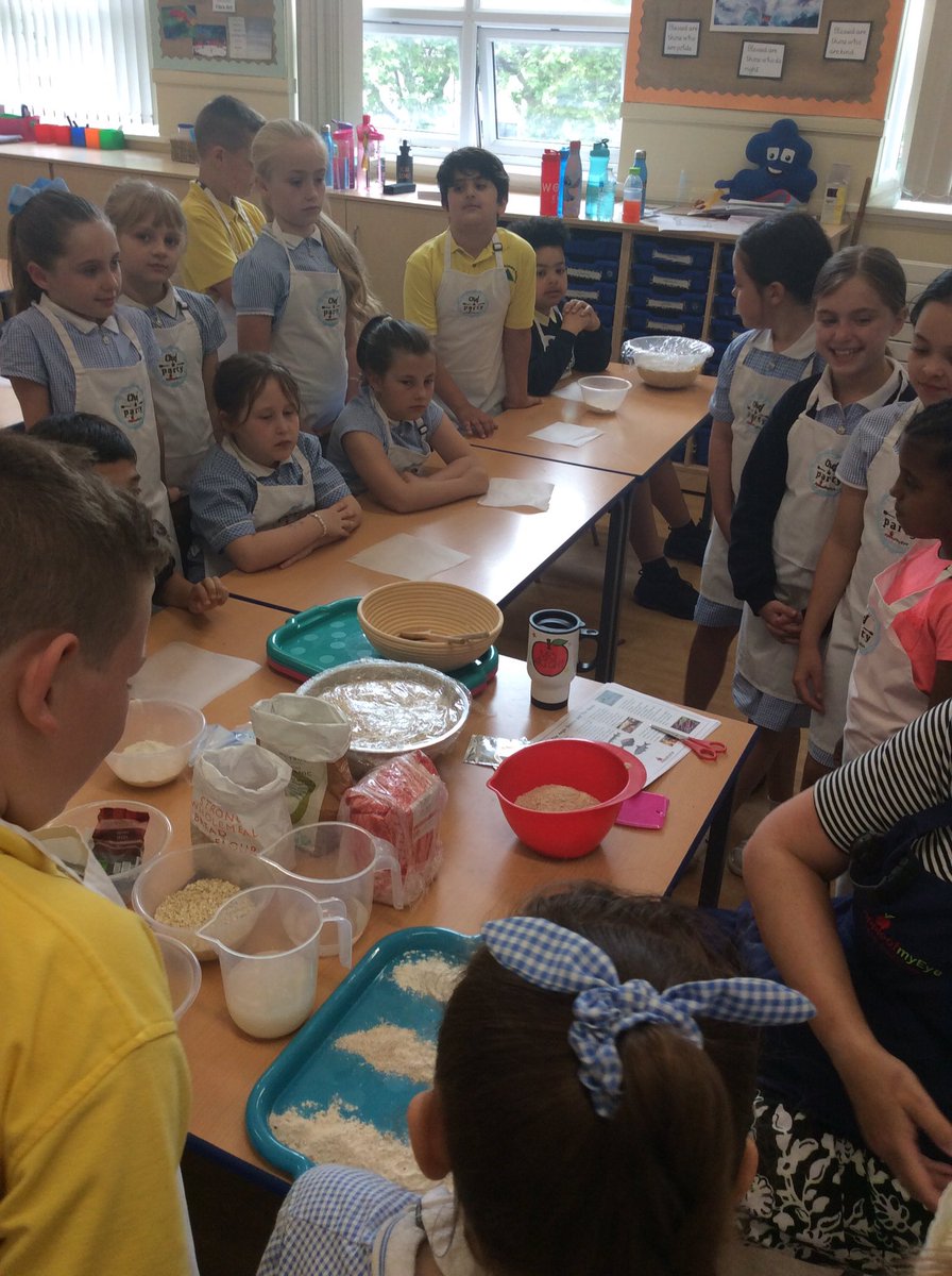 MrsMuirhead5's tweet photo. A fantastic morning making Anglo-Saxon style maslin bread 🥖 @appleofmyeyepl @PinehurstP #PinehurstDT https://t.co/27TrsDVLrf