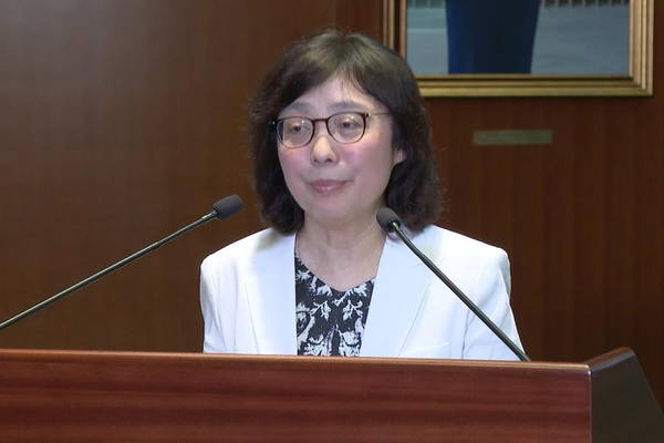 newsgovhk's tweet photo. Secretary for Development #BernadetteLinn says the Government is still pursuing its plan of building a public housing project on the northern part of the #FanlingGolfCourse https://t.co/ETS4Clwjm8 https://t.co/riFtoOMhmG