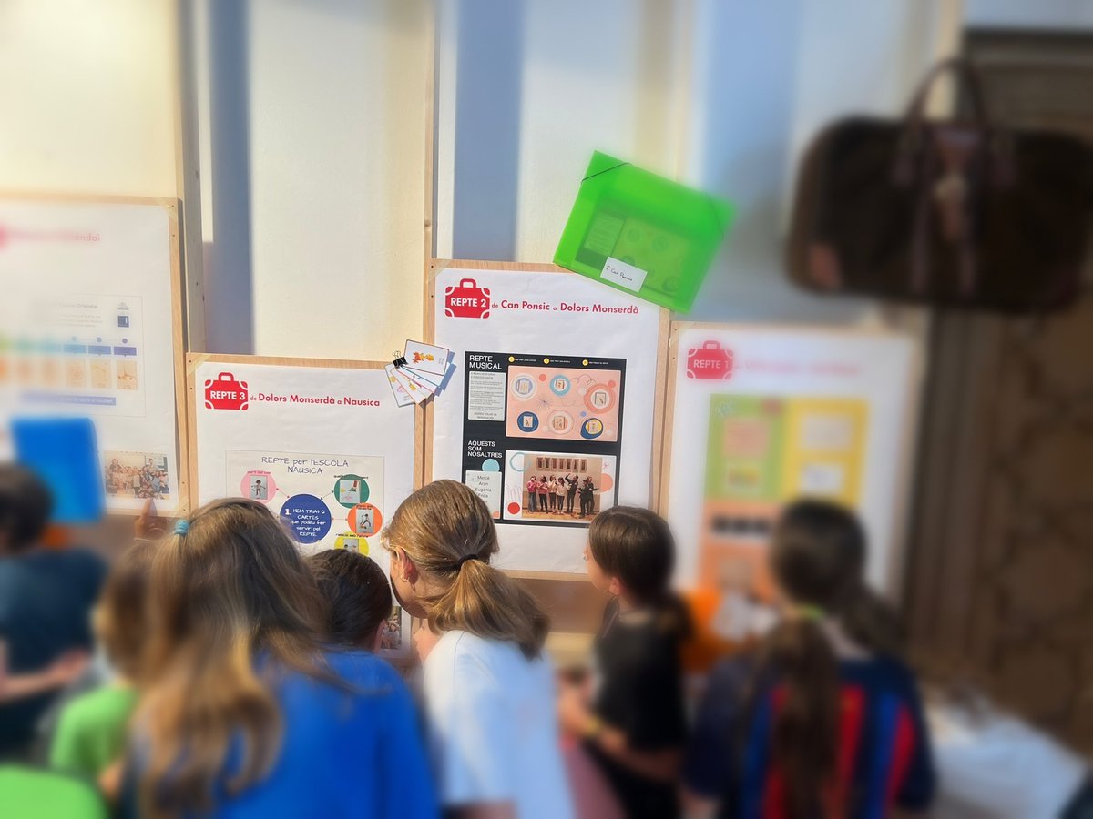 DMSEscola's tweet photo. El grup de tallers de grans han anat a visitar l'exposició 🖼️ a #CanPonsic d'Una maleta plena d'emocions 💼, projecte realitzat pels mestres de #música 🎶 per vetllar per les sensacions ✨ en les #pràctiquesartístiques. @CRPsarriaSG #benestaremocional #exposicions #vivències https://t.co/UcfyZHaYX3